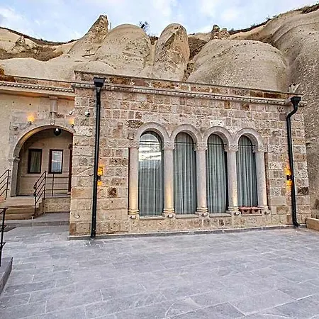Hotel Majestic Cave House 4*